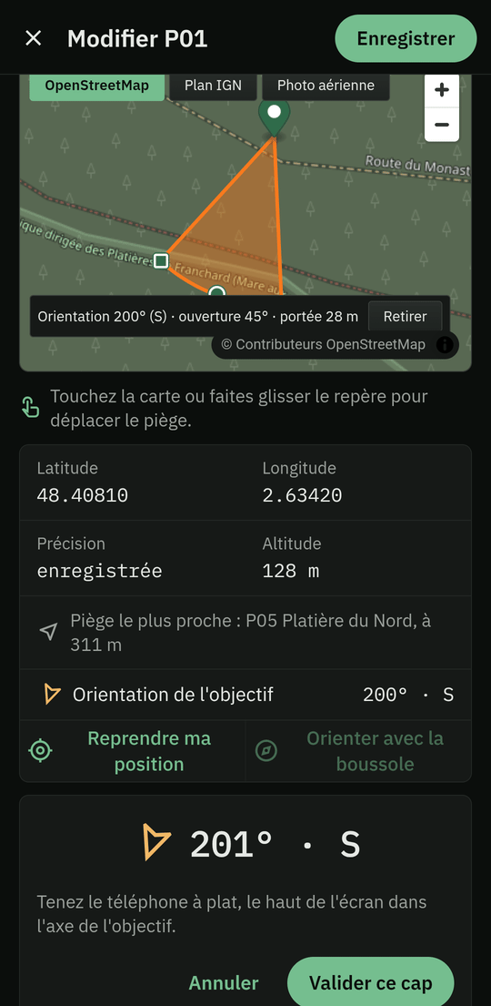 Réglage de l'orientation d'un piège : champ de vision orange sur la carte et cap de la boussole à 201° (S)